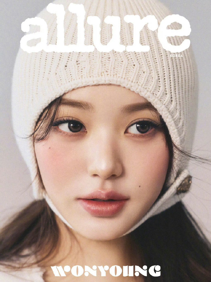 张元英登Allure Korea二月刊封面，Barrie羊绒演绎冬日慵懒明